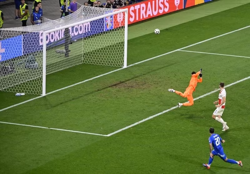 Mattia Zaccagni ghi siêu phẩm vào lưới Croatia giúp Italia hòa 1-1 ở lượt trận thứ ba bảng B EURO 2024. 5.jpeg