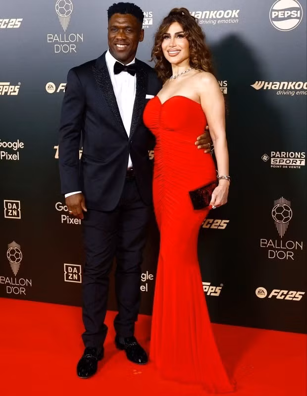 Huyền thoại Clarence Seedorf cùng bạn gái Sophia Makramati. 12.jpg