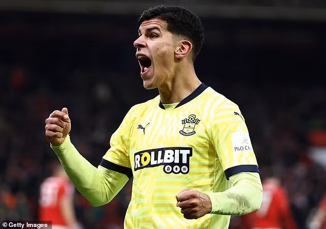Nỗ lực sau đó cũng chỉ giúp Southampton có được 2 bàn thắng của Jan Bednarek (60') và Paul Onuachu ở phút bù giờ. nth-07.jpg