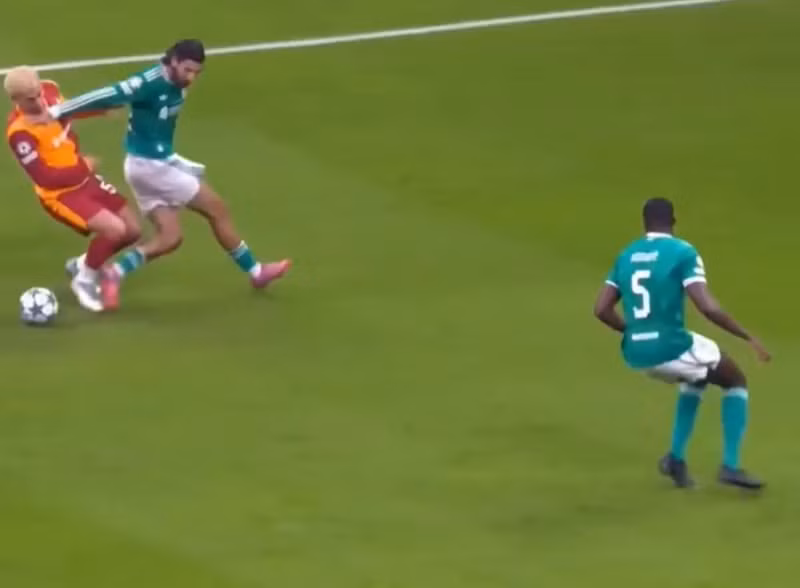 VAR can thiệp và cho chủ nhà được hưởng phạt đền. liverpool-4.jpg
