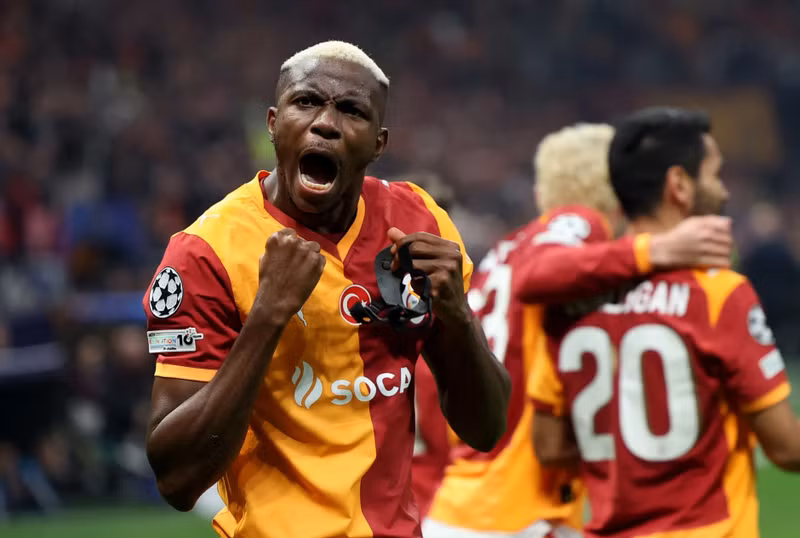 Osimhen ăn mừng bàn thắng vào lưới nhà đương kim vô địch Ngoại hạng Anh. liverpool-6.jpg