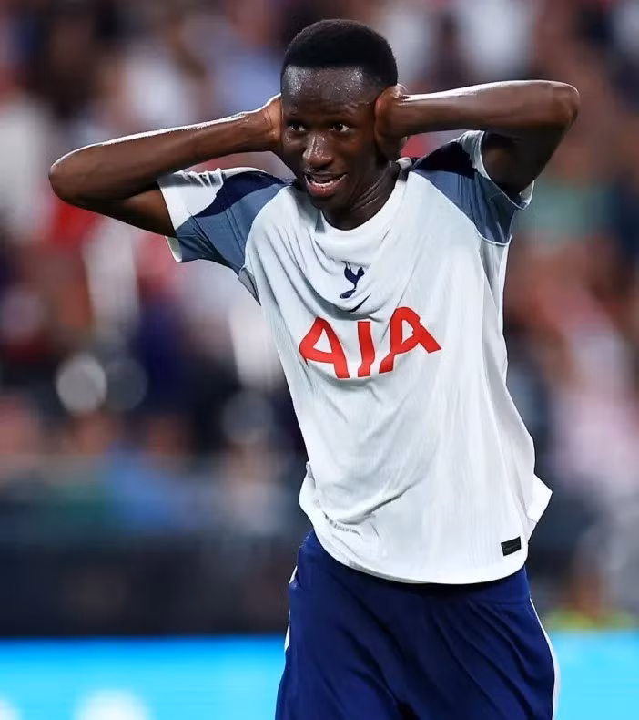 Pape Matar Sarr của Tottenham ăn mừng bàn thắng. 2.jpg