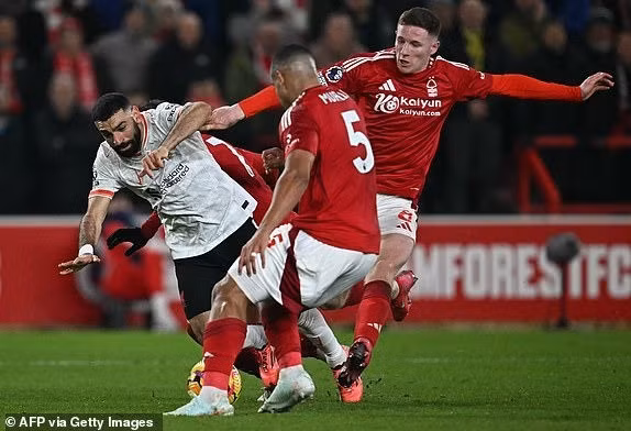 Liverpool dù sau đó tấn công như vũ bão nhưng không thể xuyên thủ hàng thủ đối phương. liverpool02.jpg