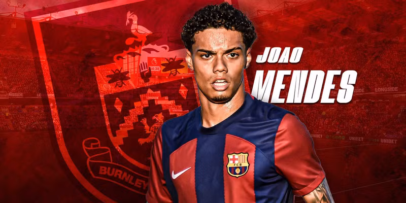 Joao Mendes cũng nối nghiệp bóng đá của cha. Ngôi sao 19 tuổi này từng khoác áo Barcelona nhưng hiện đang đầu quân cho Burnley của Anh. 2.jpg