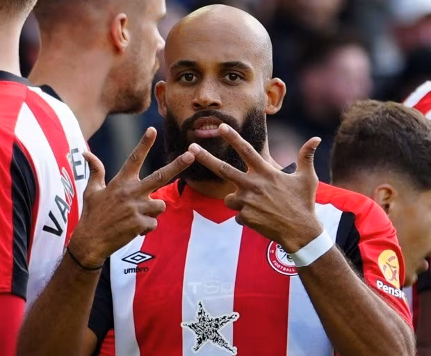 Vòng đấu trước Bryan Mbeumo cũng ghi bàn ngay phút đầu tiên nhưng sau đó Brentford vẫn thua ngược Tottenham 1-3. Vì thế, còn giúp Brentford làm nên điều chưa từng có: CLB đầu tiên ghi bàn ở phút đầu tiên trong ba trận liên tiếp tại Ngoại hạng Anh. 4.jpg