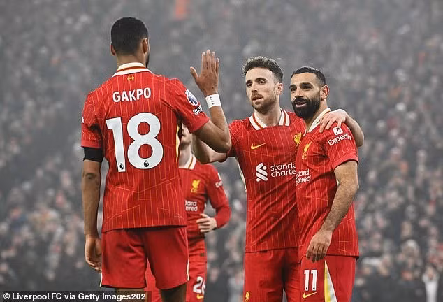 Đây là bàn thắng thứ 16 của chân sút người Ai Cập tại Ngoại hạng Anh cho đội chủ sân Anfield mùa giải này. livepool-03.jpg