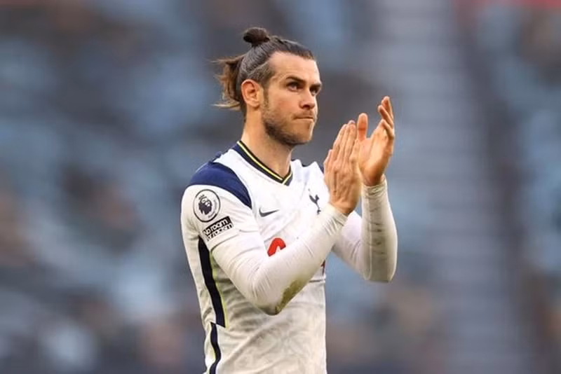 Cựu tiền đạo Gareth Bale cũng góp mặt trong top 10 khi cực hay trong màu áo Tottenham ở Ngoại hạng Anh. tottenham-bale-gjtz-1575jpg.jpg