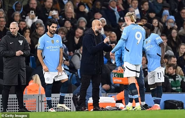 93171071-14195207-man-city-manag.jpg