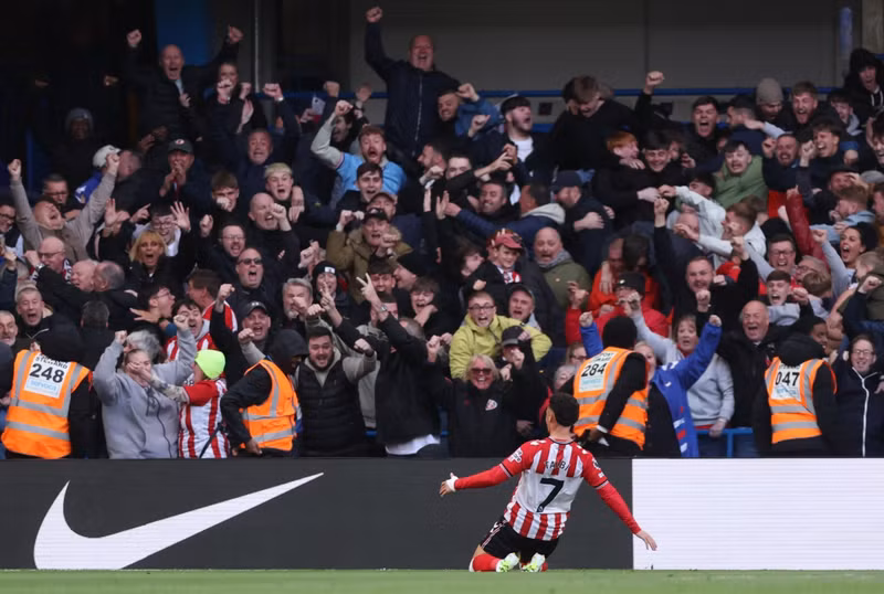 Còn cổ động viên Sunderland được mở tiệc ngay tại Stamford Bridge. chelsea-7.jpg
