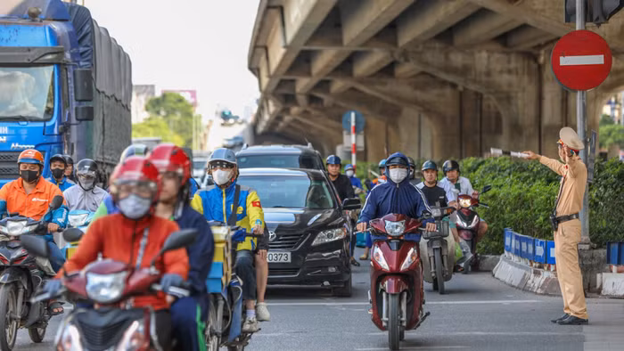 CSGT phân luồng giao thông dịp nghỉ lễ.