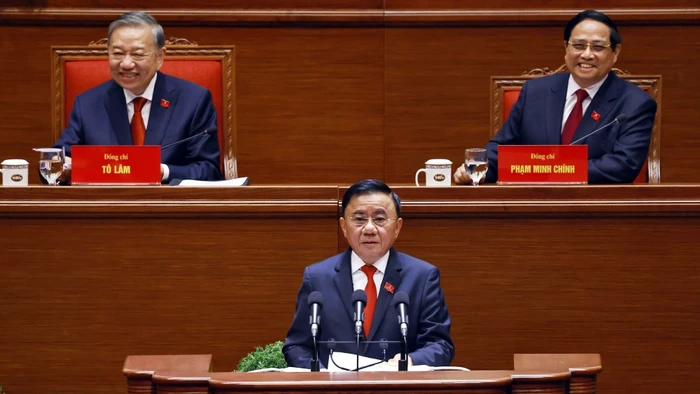 Đồng chí Trần Cẩm Tú, Ủy viên Bộ Chính trị, Thường trực Ban Bí thư trình bày báo cáo, tiếp thu tại phiên bế mạc. Ảnh: TTXVN