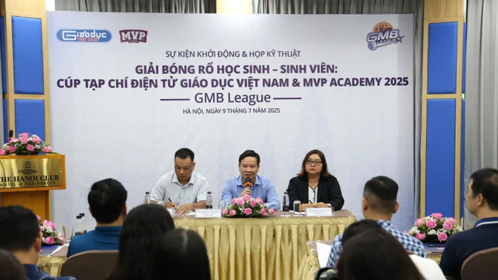 Đại diện Ban tổ chức thông tin về giải.
