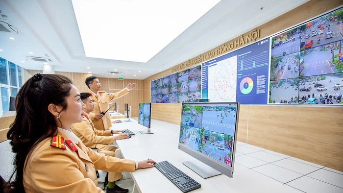 CSGT thực hiện các quy trình xử lý vi phạm hành chính trên môi trường điện tử. 