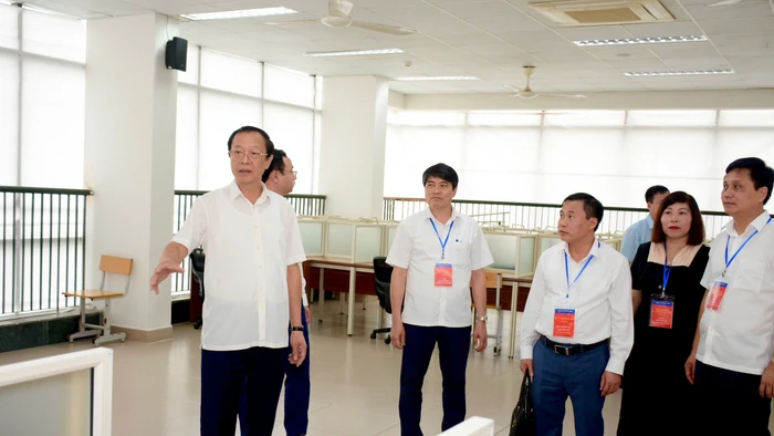 Thứ trưởng Phạm Ngọc Thưởng kiểm tra tại Trường THPT Chuyên Bắc Ninh.