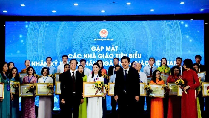 Nhà giáo Ưu tú Mai Thị Bích Nguyện là 1 trong 200 nhà giáo tiêu biểu giai đoạn 1982-2022 được Bộ GD&ĐT vinh danh. Ảnh NVCC