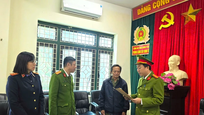 Công an tỉnh Hưng Yên công bố các quyết định khởi tố vụ án, khởi tố bị can đối với Nguyễn Viết Long.