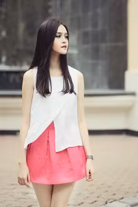 Á hậu Hoàng Anh cuốn hút với thời trang tối giản - 4