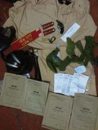 Giả đại úy CSGT để lừa đảo ảnh 2 Bùi Anh Tuấn và những tang vật công an thu được tại nhà của đối tượng này