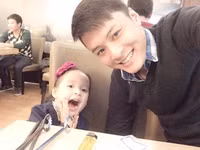 Tuy nhiên khác với vẻ trẻ trung, công tử bên ngoài, Hồng Đăng thực ra anh sắp được làm bố lần 2. Năm 24 tuổi, Hồng Đăng rước bạn gái lâu năm về dinh vào năm 2008, họ đón cô con gái đầu lòng Lê Phương Bảo Hân 1 năm sau đó. 