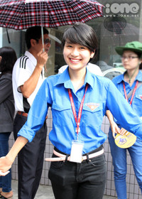 Đáng yêu nữ sinh tình nguyện Ngoại thương ảnh 3