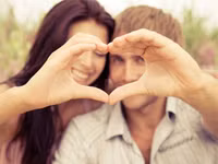 Nhận biết anh ấy có yêu bạn thật lòng ảnh 8