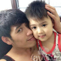 Bật mí về ông bố dạy con học toán gây sốt ảnh 2 Bật mí về ông bố dạy con học toán gây sốt - 2