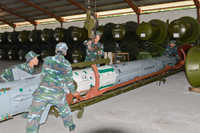 Đưa tên lửa C75 ra bệ phóng ở Cam Ranh ảnh 5