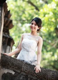 Hot girl xinh đẹp học giỏi nước Lào ảnh 13