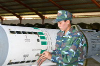 Đưa tên lửa C75 ra bệ phóng ở Cam Ranh ảnh 9