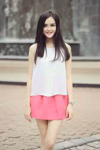 Á hậu Hoàng Anh cuốn hút với thời trang tối giản - 3