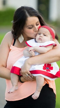 Michele Hui hạnh phúc bên bé Megan