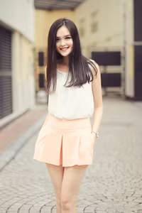 Á hậu Hoàng Anh cuốn hút với thời trang tối giản - 2