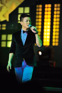 Đó chính là lý do Hoài Lâm chọn con đường ca hát và trở thành một trong những ca sĩ nhỏ tuổi nhất theo đuổi dòng nhạc trữ tình quê hương