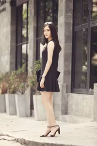 Á hậu Hoàng Anh cuốn hút với thời trang tối giản - 9