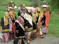 Thăm tộc người Việt cổ giàu có và phồn vinh tại Indonesia ảnh 9