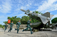 Đưa tên lửa C75 ra bệ phóng ở Cam Ranh ảnh 23