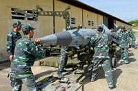 Đưa tên lửa C75 ra bệ phóng ở Cam Ranh ảnh 15