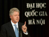 President Bill Clinton addresses the Hanoi National University Community Friday, Nov. 17, 2000, in Hanoi, Vietnam. (AP)