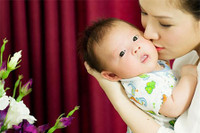 MC Đan Lê khoe ảnh em bé thứ 2 đã biết lẫy