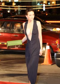 Hớ hênh như váy áo mỹ nhân thảm đỏ ảnh 2