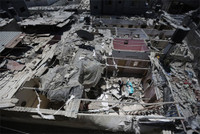 Máu thấm đỏ trường học Liên Hợp Quốc ở Gaza ảnh 7