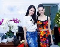 Ngọc Trinh trắng tinh mừng "cô em dao kéo" chuyển nghề bán vé ảnh 1 Ngọc Trinh trắng tinh mừng "cô em dao kéo" chuyển nghề bán vé ảnh 1