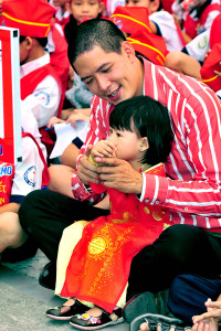 Những ông bố cưng chiều con nhất Showbiz Việt ảnh 2 bo-sao-viet-chieu-con