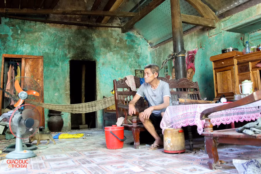 Hàng chục hộ dân vùng lòng hồ thủy lợi Bản Mồng (Nghệ An) chưa được tái định cư. (Ảnh: Phạm Tâm)