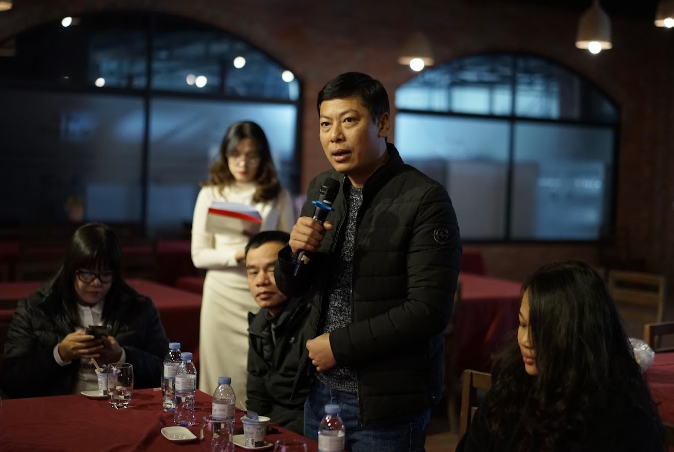 Đảng viên phát biểu tại hội nghị.