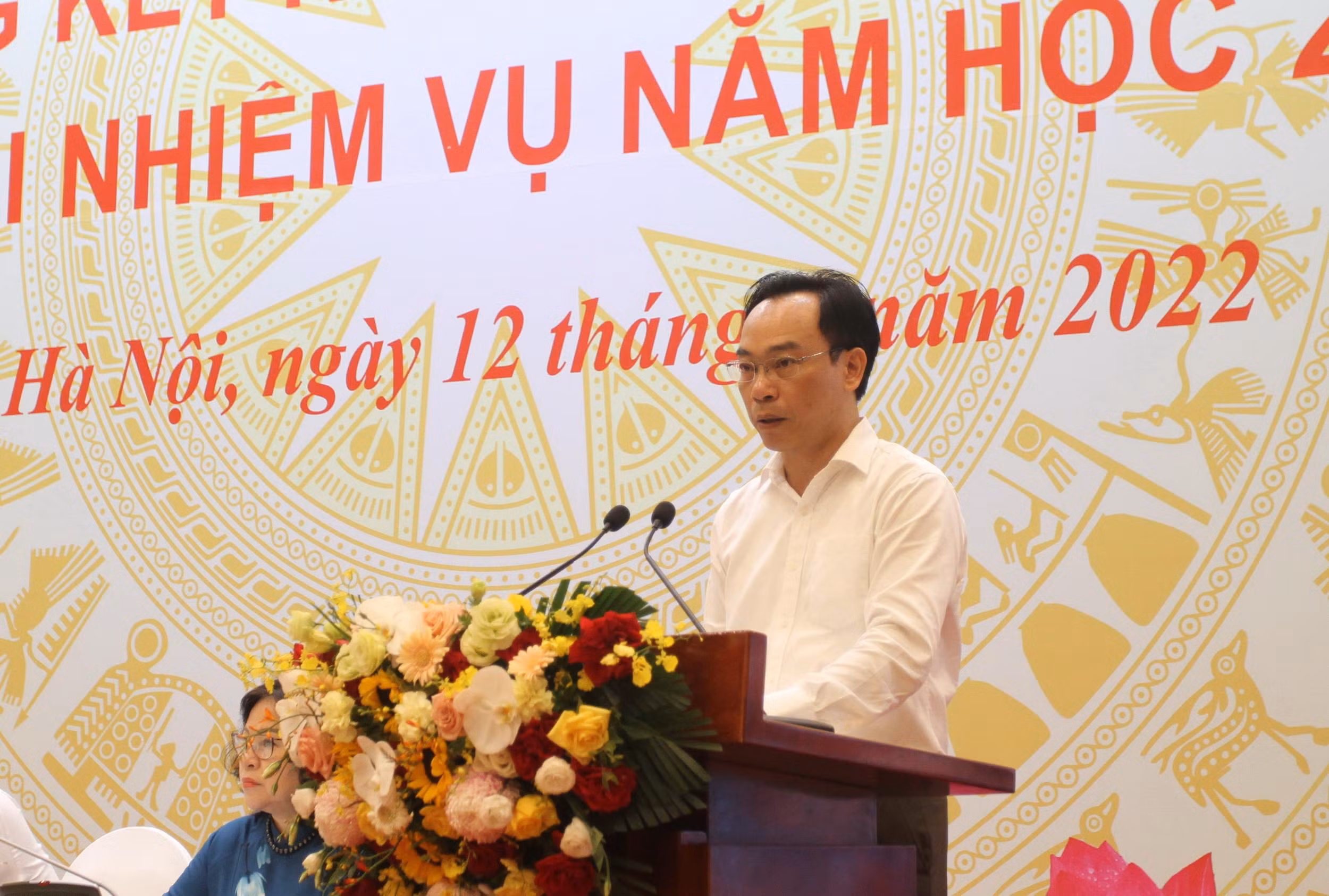 Thứ trưởng Bộ GD&ĐT Hoàng Minh Sơn báo cáo kết quả thực hiện kế hoạch nhiệm vụ năm học 2021-2022 và phương hướng, nhiệm vụ trọng tâm năm học 2022-2023 của ngành Giáo dục