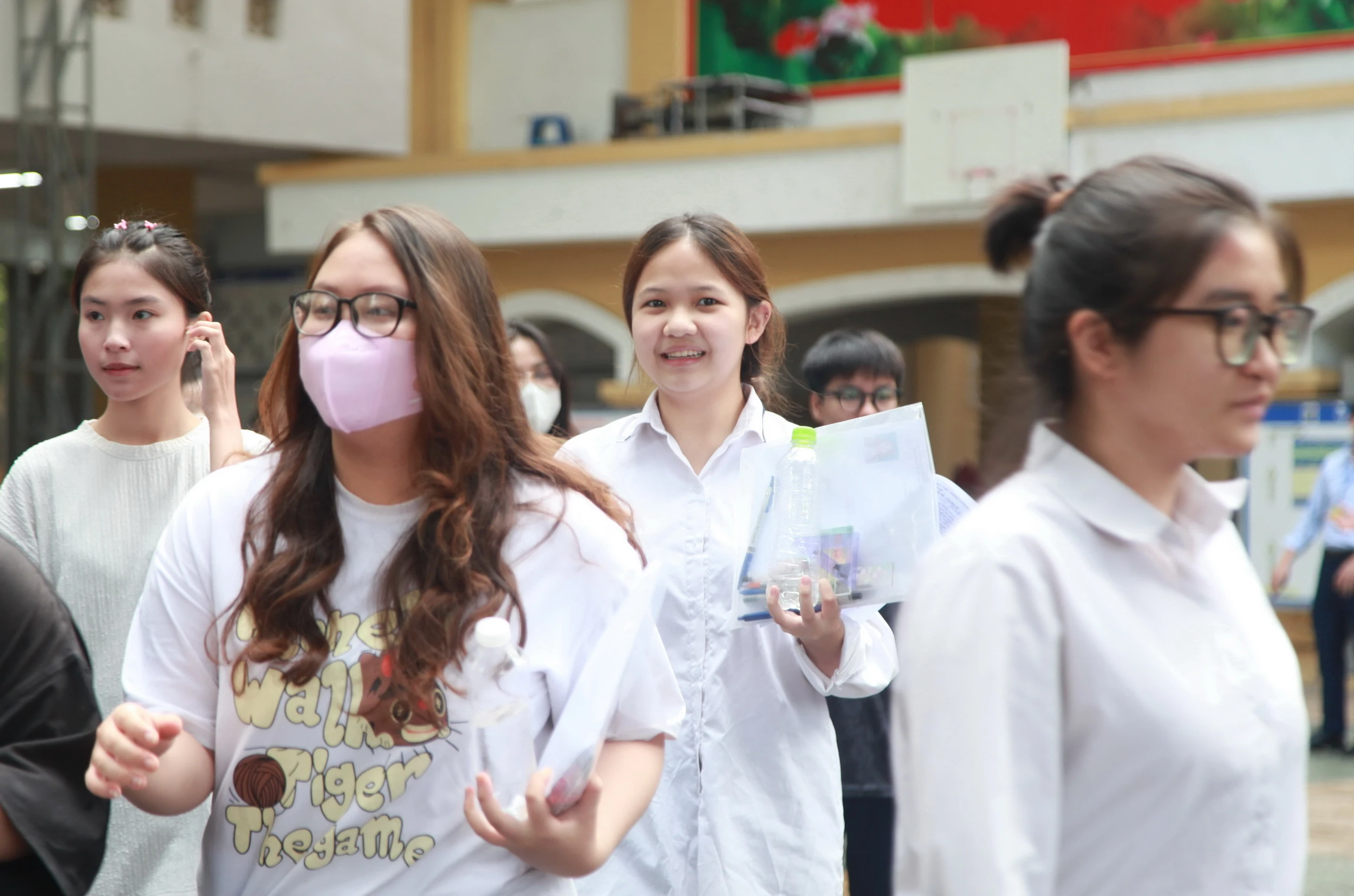 Đề văn đúng cấu trúc định dạng, tương đối mới mẻ nhưng bảo đảm vừa sức với thí sinh là nhận xét chung được đưa ra.