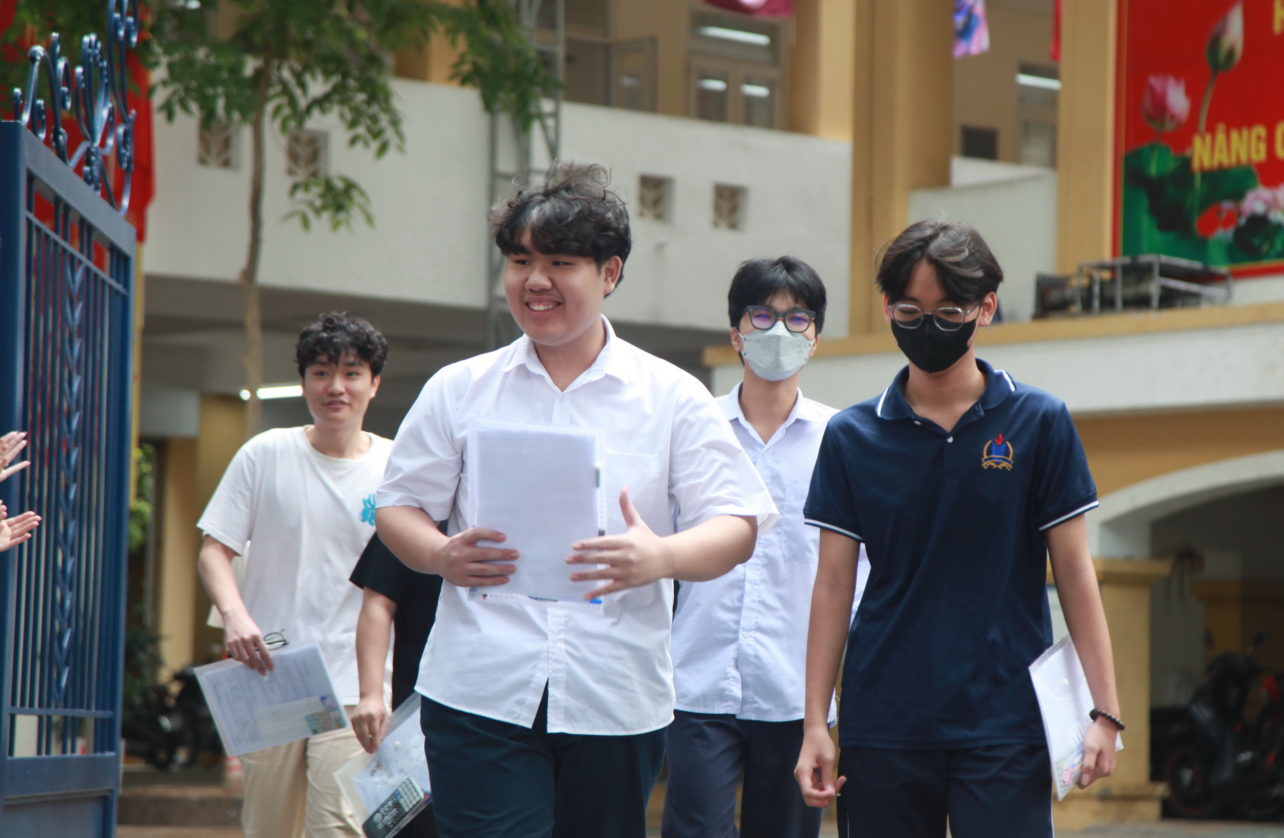 Các thí sinh cho biết đề thi năm nay quen thuộc, ý nghĩa. Các thí sinh cho biết đề thi năm nay quen thuộc, ý nghĩa.