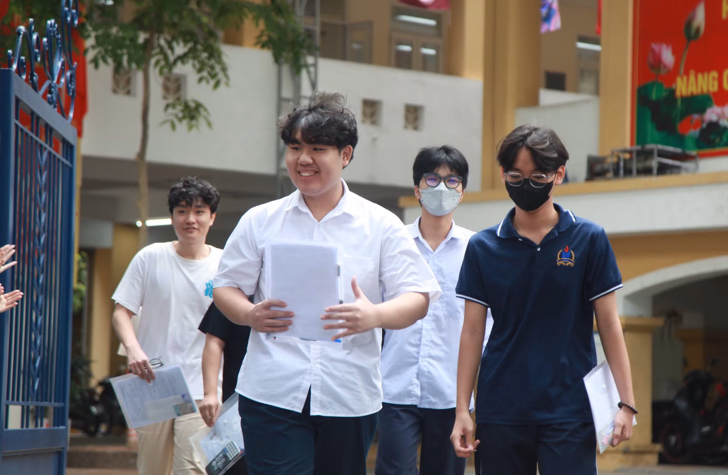 Các thí sinh cho biết đề thi năm nay quen thuộc, ý nghĩa.