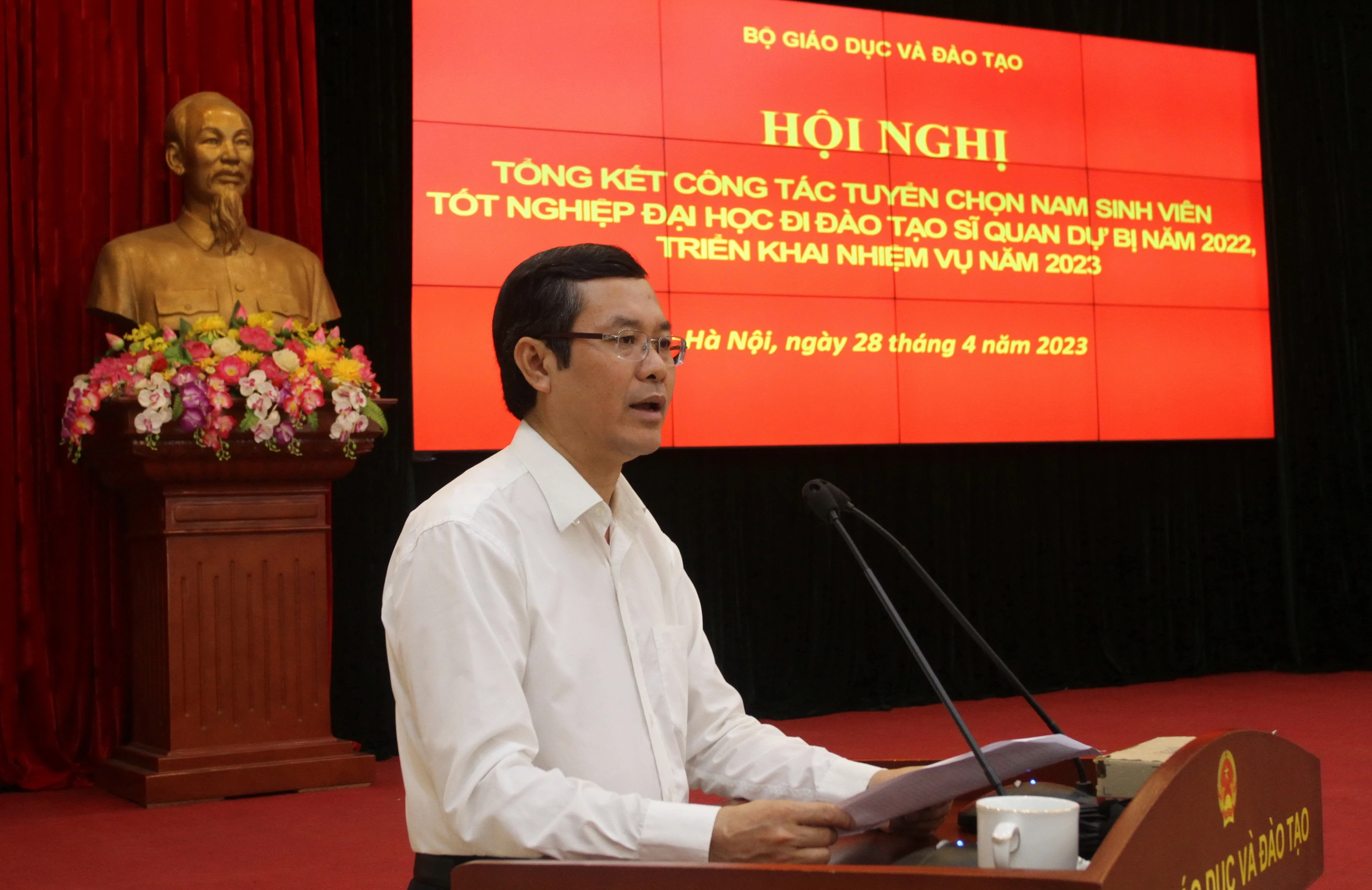 Thứ trưởng Nguyễn Văn Phúc phát biểu tại hội nghị.